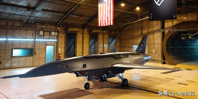 美军工巨头亮出"AI狂怒"！无人战机首飞，全球空战迈入无人时代！