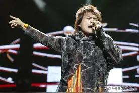 伍佰演唱会启动，再现大合唱盛景：500没唱，500一半唱了一晚上图片