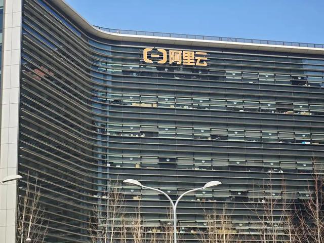 火山占阿里大本营？从广告到算力战，谁是2025中国AI云真第一？