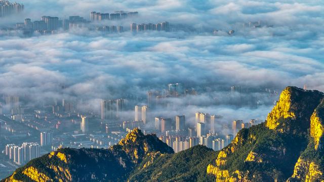 泰山云海之上的天地交响
