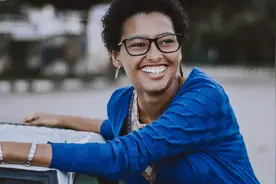 已婚女人忍不住的四种“暗示性”行为，你可别不当真！图片