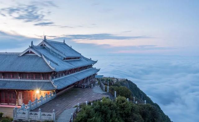 《只有峨眉山》演不下去了，名导光环换不来钱？