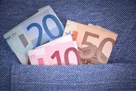 原来普通人一年连10万都挣不到图片