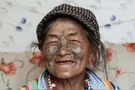 云南深山的神秘民族，特殊的习俗让人恐惧，少女婚前必须经历图片