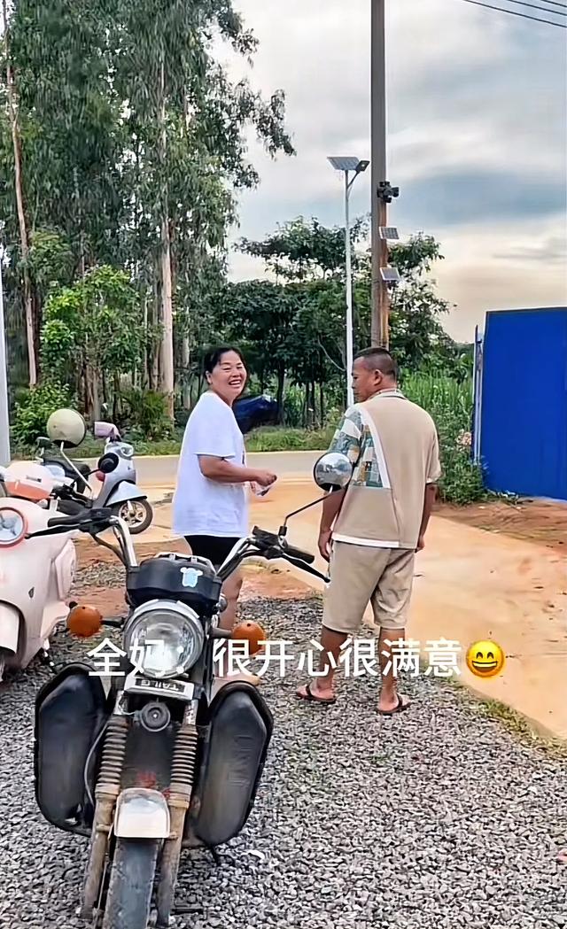 全红婵家的新房终于复工，邻居都开始建二层了，全妈来工地催进度