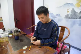 新疆和田玉雕工匠仵玉贵：让玉雕技艺在传承创新中绽放图片