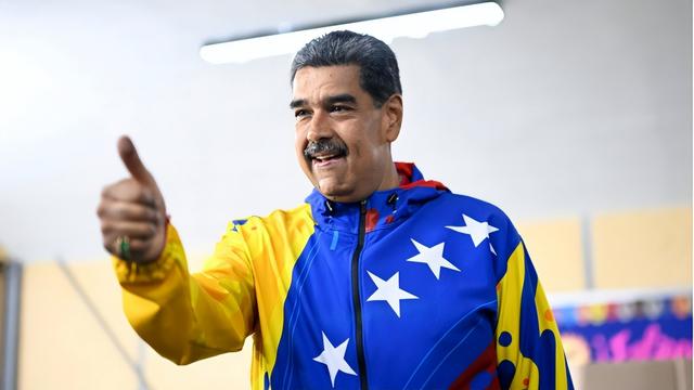 美军突然发起空袭	，马杜罗终于迎来强援，一架俄军机降落委内瑞拉