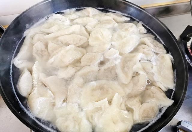 霜降吃饺子，韭菜芹菜靠边站，3种馅味美鲜香，营养好吃，真解馋