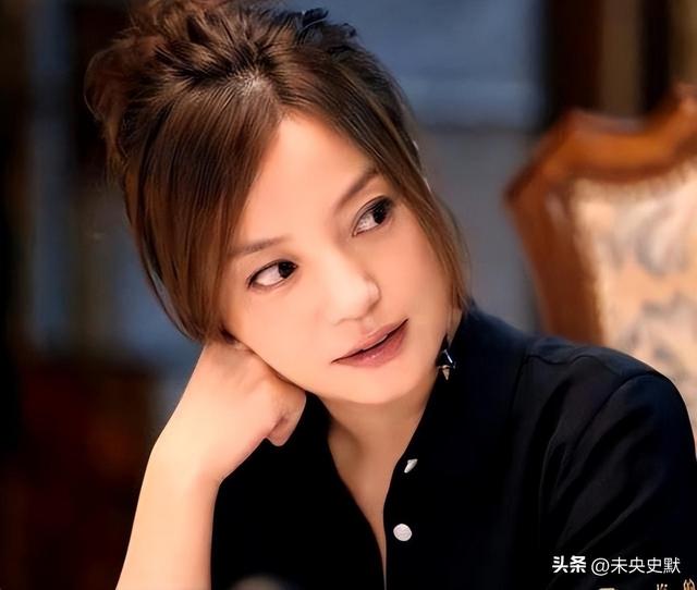 “封杀”4年后，49岁赵薇财力现状被扒	，结果估计和你想得不一样