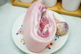 没想到，大块五花肉只用清水煮，出锅三两下就是美味，也太简单了图片