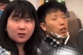 小仙女大闹航班后续：辱骂砸门后被当地警方带走，更多细节流出图片
