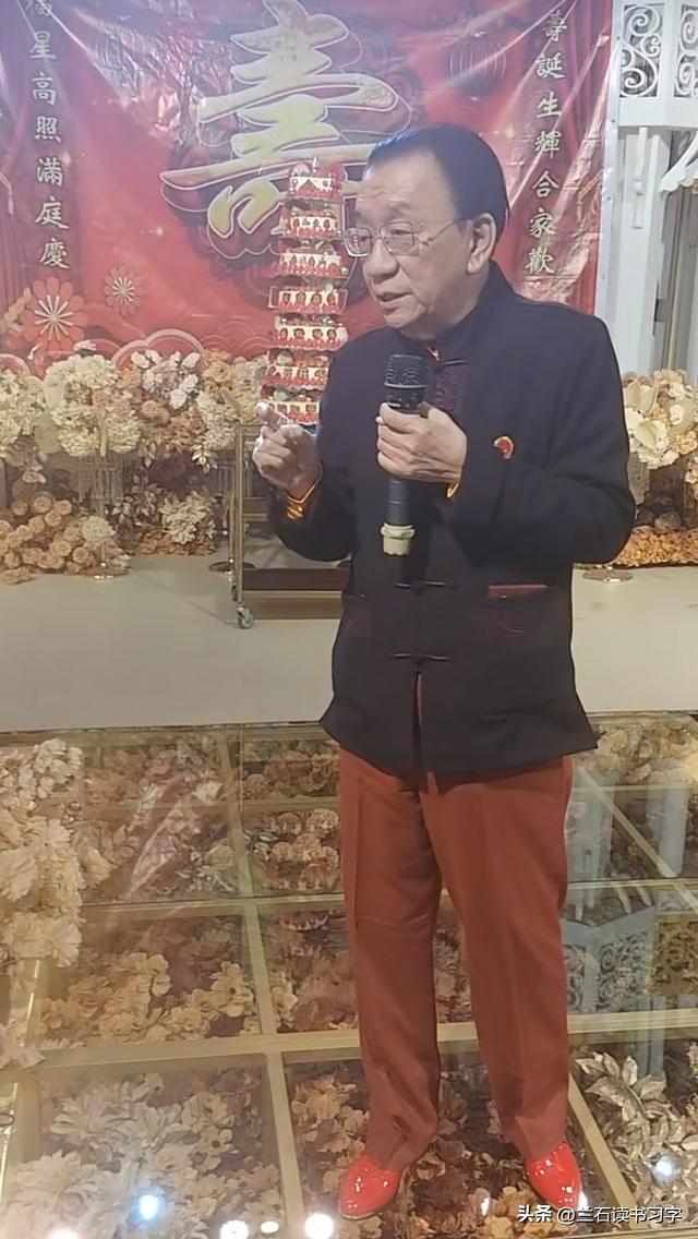 侯耀华，80大寿现场	，徒子徒孙，高朋满座，侯军、杨议、谢雷缺席