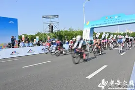 环巢湖全国公路自行车公开赛开赛图片