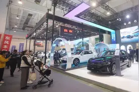 2023山东国际车展火爆进行中！现场直击：重磅新车亮相，理想等新能源挑大梁，激动人心的抽奖图片