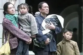 再看《风筝》才懂，周乔嫁给年大老伯，是对父亲郑耀先最大的惩罚图片