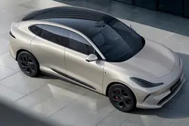 采用准900V平台，智己LS6年度改款亮相，快充15分钟续航增加570km图片