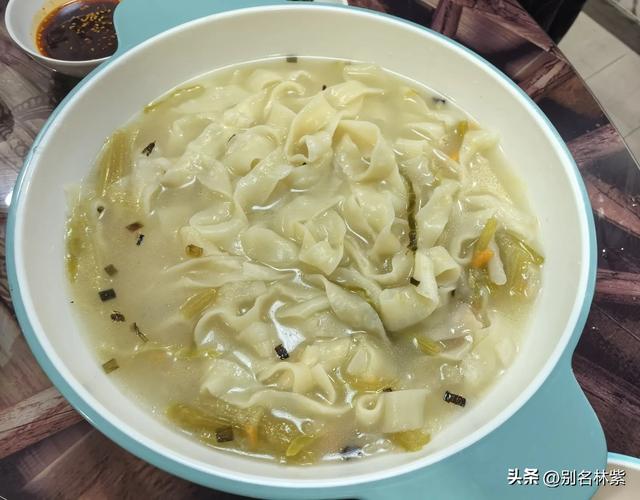 新疆最后一站,在若羌楼兰博物馆看美女,游玩青海茫崖翡翠湖(10)