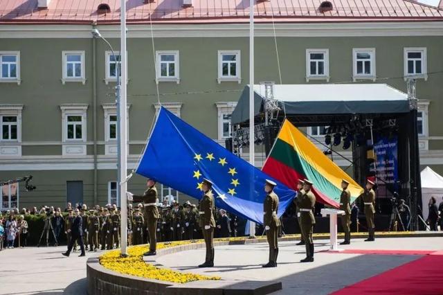 经济崩了，盟友全跑了	，和中国决裂的欧洲小国，现在想找中国填坑