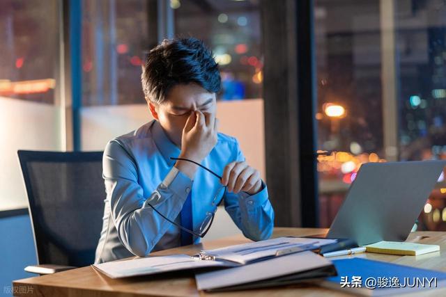 30岁后才发现，“卷不动又不敢停”是种病！