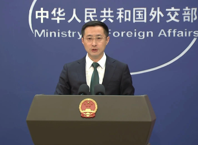 高市早苗拒不道歉，中日军方隔空对阵，自卫队抢先发射实弹挑衅