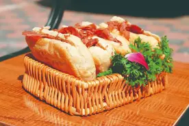 今日美食：饼和肉，最佳搭配--驴肉火烧图片