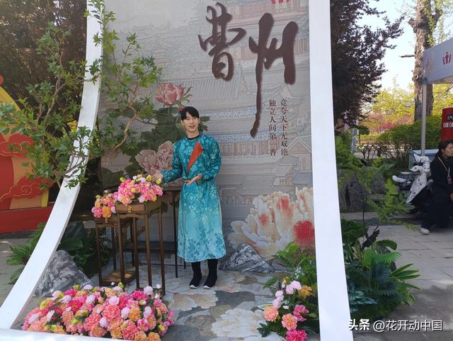 落尽残红始吐芳，佳名唤作百花王