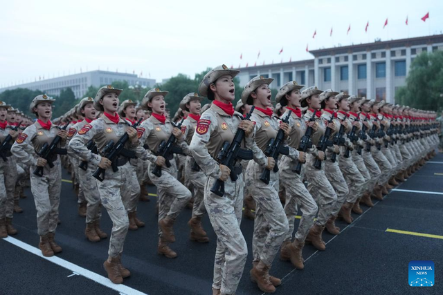 CNN既羡慕又警惕：胜利日大阅兵“秀肌肉”，中国亮出骇人武器