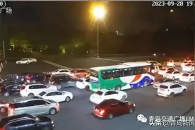 热搜第一！多地严重拥堵，青岛交警提醒……图片