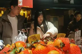 新春走基层丨老菜场的菜又多又便宜还有电梯，时尚年轻主播常来逛图片