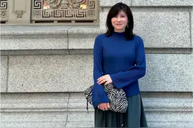 这是我见过最惊艳的妈妈！年龄50+身高155cm，被全网夸：太会穿了图片