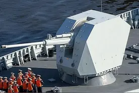 大失所望？海警052D大驱亮相，130舰炮降级，变成76毫米牙签炮？图片