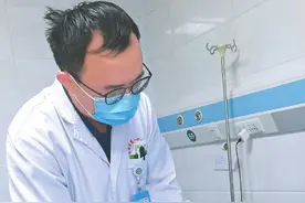 公安、机场、医院等部门、单位接力相助，开启生命救援绿色通道 乌鲁木齐、喀什两地联动只为保住他的断臂图片