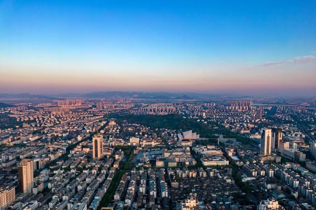 浙江很低调的地级市，人口比金华少，面积比温州小，GDP超8900亿
