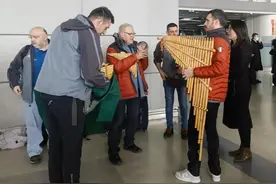 意大利乐团快闪演奏中国名曲《茉莉花》，情暖武宿机场图片