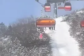 女孩滑雪掉下缆车后续！孩子讲述掉下全过程，家长指责景区不安全图片