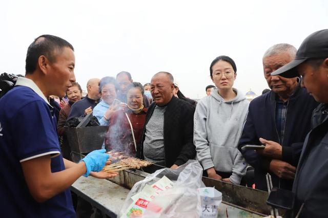草原盛会走进城市“客厅” 达茂旗城市那达慕带来文旅新体验