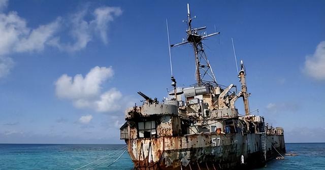 趴在中国仁爱礁9000多天的菲律宾军舰，如今已经再也拖不走了！