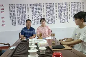 南郑区大河坎中学汉韵英语学苑(社团)中英文双语助力地方经济发展图片