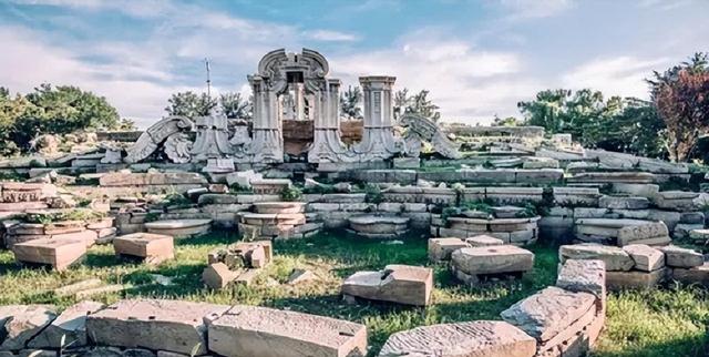 圆明园被毁150年后，专家准备对其修复时，意外发现50000多件文物