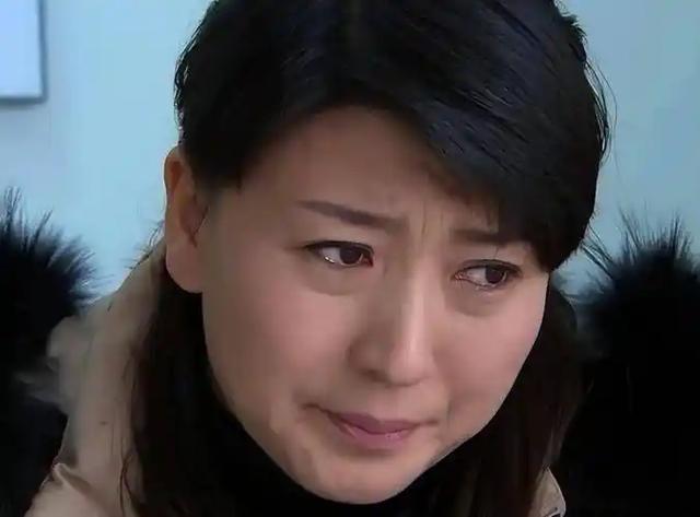 闫学晶事件升级！官媒批评毫不留情，她一反常态 终究为狂妄买了单