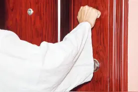 敲门时为什么只能敲三下？看完你就懂了图片