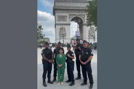 曾被指败光国家20亿，儿子入法籍，向老外下跪的邓亚萍如今怎样了图片