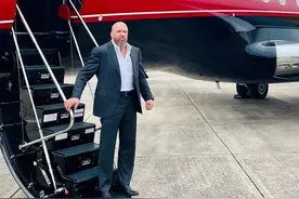 你知道WWE明星都是怎么“出差”吗？一文告诉你图片