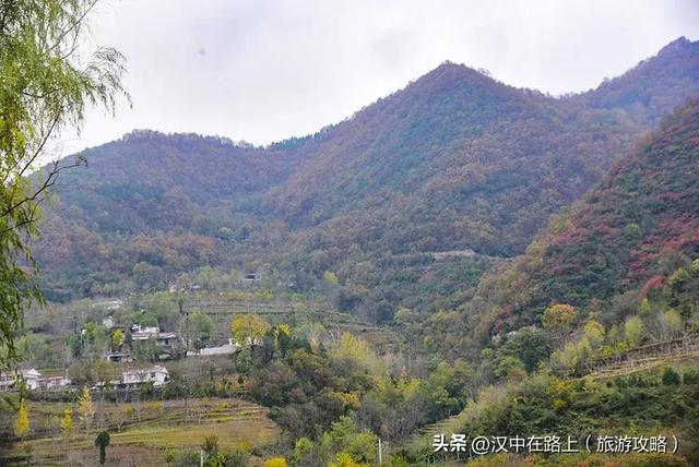 汉中出发沿嘉陵江跨省自驾，把秦巴深秋的美景装进车窗～图片