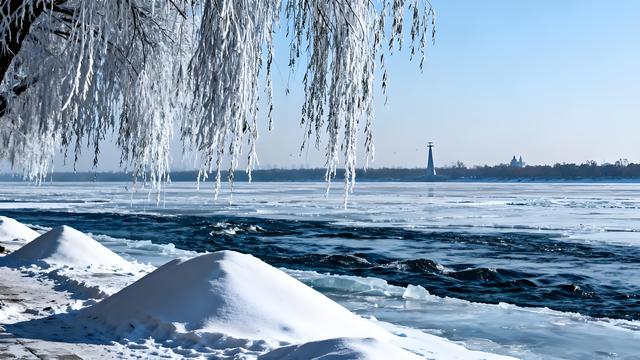琼华缀冰城，初雪织锦时 —— 赴一场北国初冬的光影之约