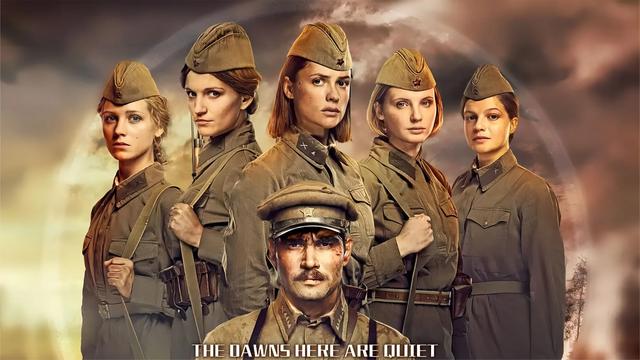 1942年,女兵们背走尸体,在地下室赤裸洗澡,她们只有一个信念