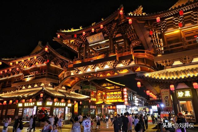 夜游大同只为找一家可口的刀削面，云岗石窟里发现惊美彩绘