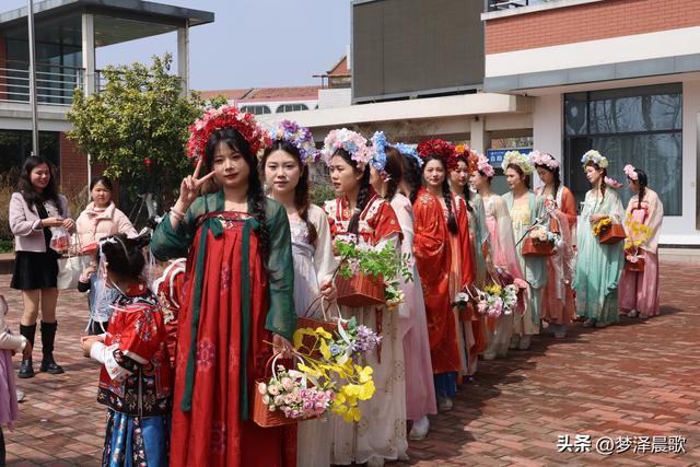 湖北云梦：花朝节十二花神踏春来 非遗古韵醉游人