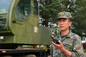 转身亦出征：一位退役少校警官的深情告别图片