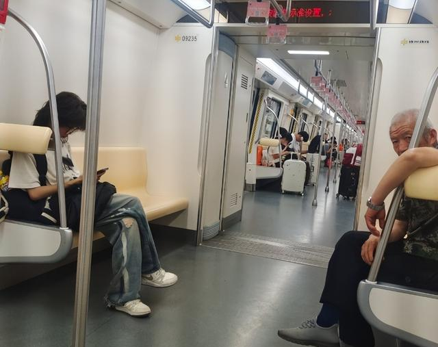 土耳其姑娘来中国旅游，回国大哭，坦言土耳其与中国差距一清二楚